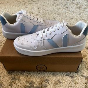 Makers “V” Sneakers